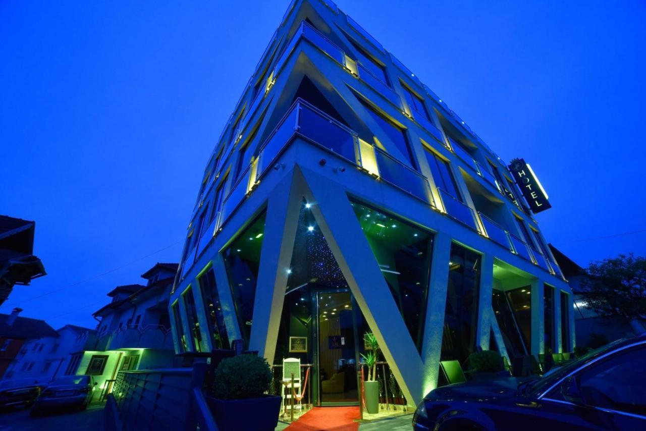 Hotel Palace Velika Kladusa Kültér fotó