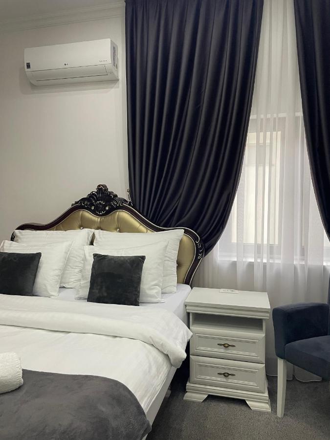 Hotel Palace Velika Kladusa Kültér fotó