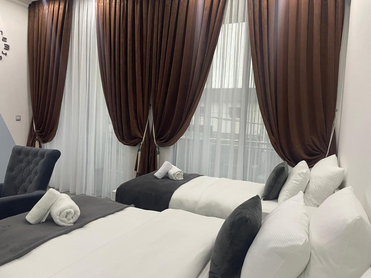 Hotel Palace Velika Kladusa Kültér fotó