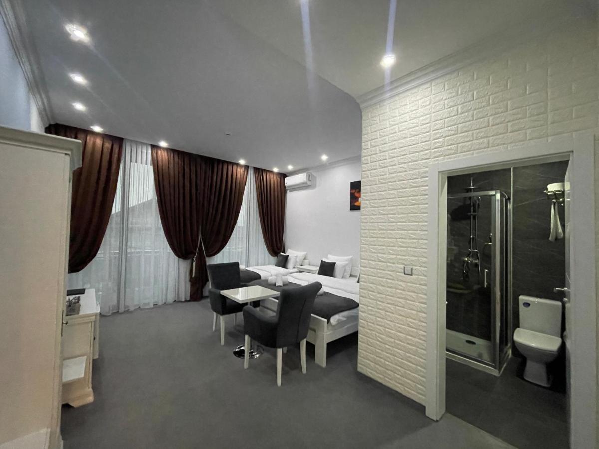Hotel Palace Velika Kladusa Kültér fotó